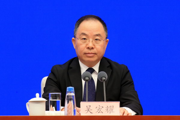 中央农村工作领导小组办公室专职副主任、农业农村部党组成员吴宏耀回答记者提问