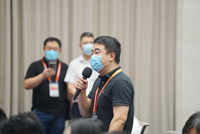 山东大众网海报新闻记者提问