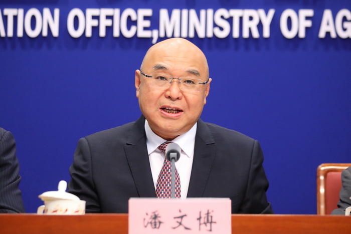 部种植业管理司司长潘文博介绍情况